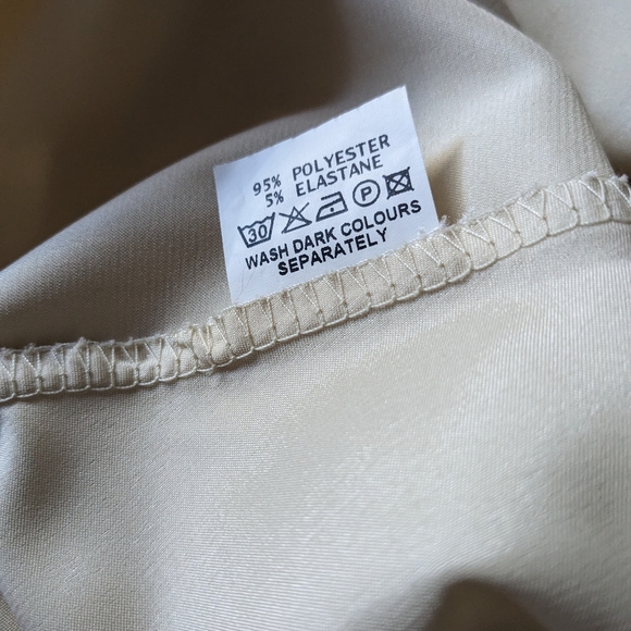 Off the shoulder satin finish top . - Picture 10 of 10